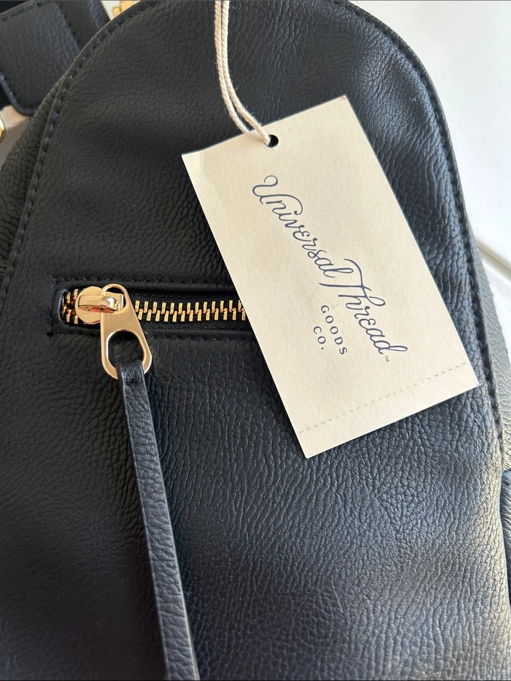 NWT Universal Thread Black Faux-Leather Mini Sling Crossbody Bag in Black